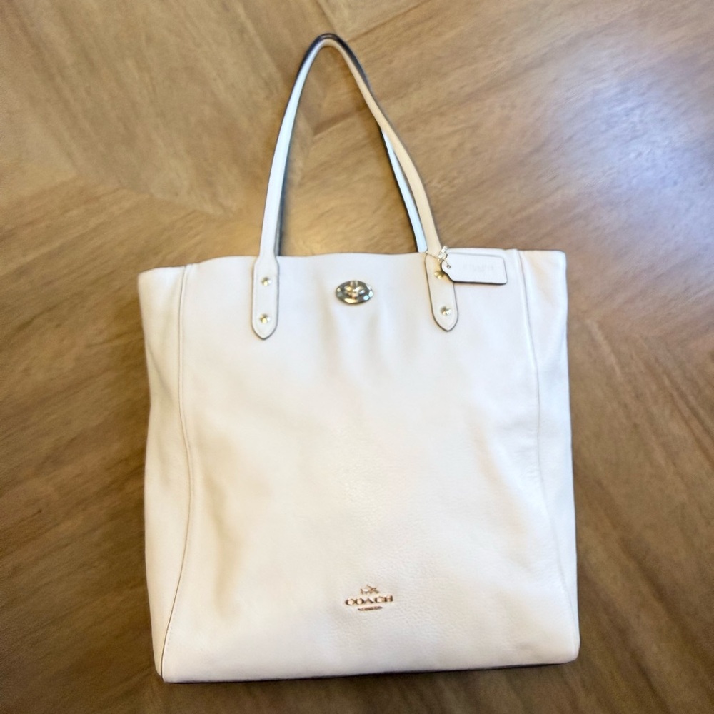Coach Town Pebble Leather Tote in Chalk